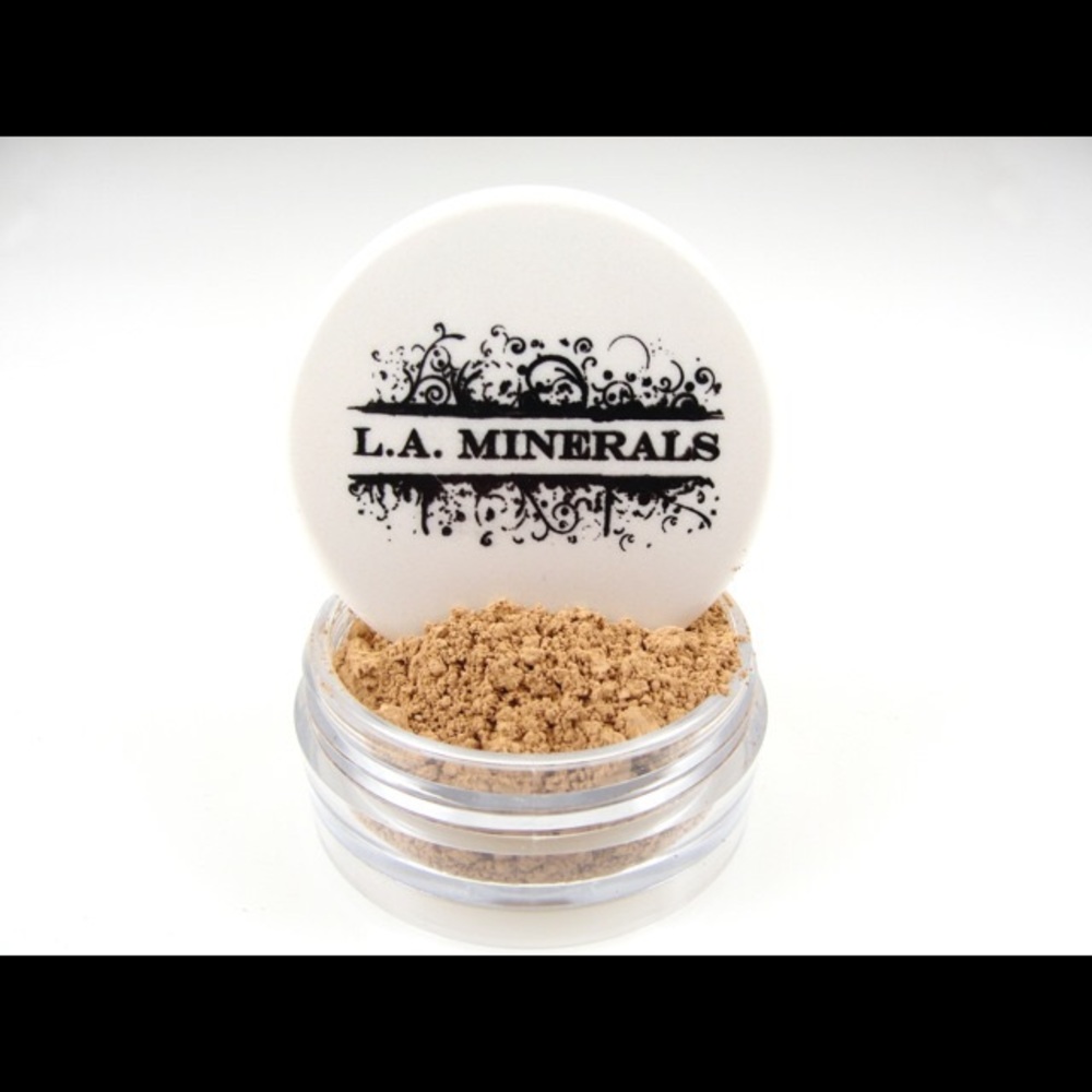 Dusk Tan Concealer by LA Minerals - waterproof